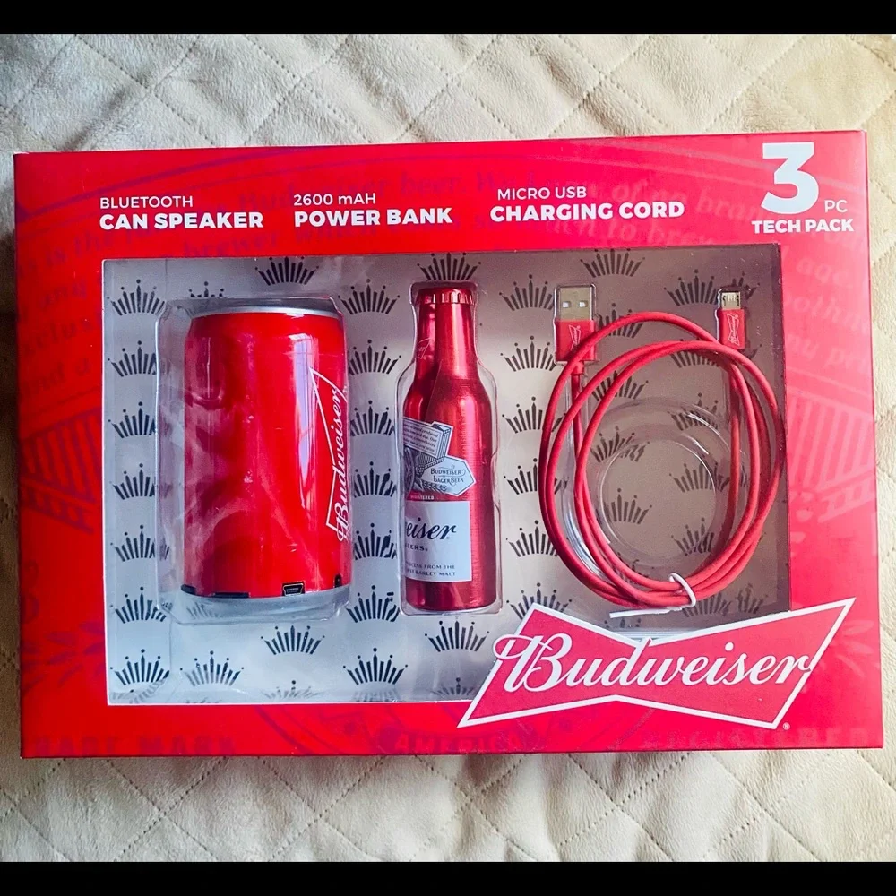 Budweiser 3 piece tech pack
